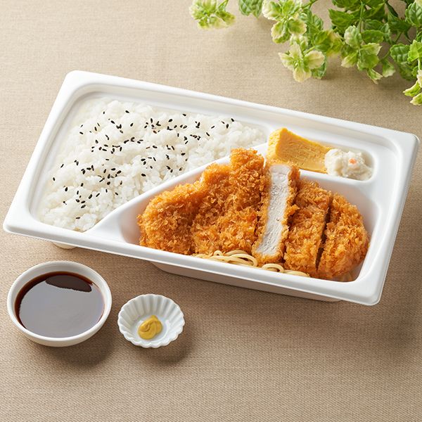 ファミリーマート 肉の旨味感じる 三元豚のロースとんかつ弁当 2024年5月27日