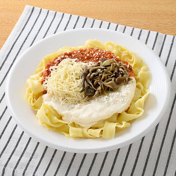 ファミリーマート 【東京都の一部・神奈川県の一部】生パスタ 3種チーズと野菜たっぷりミートのダブルソース仕立て 2025年12月16日