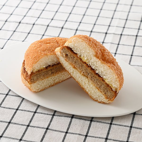 ファミリーマート どかっと満足パン(メンチカツ)
