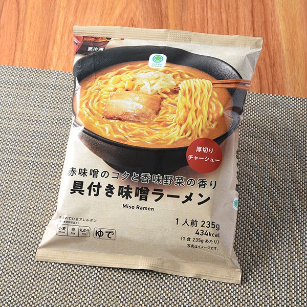 ファミリーマート 赤味噌のコクと香味野菜の香り具付き味噌ラーメン