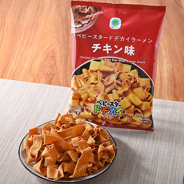 ファミリーマート ベビースタードデカイラーメンチキン味